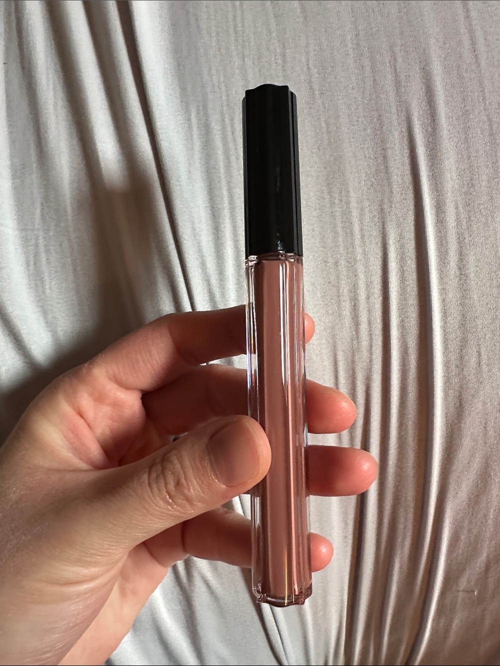 Kat von D everlasting lowuid lispstick in Calytrix